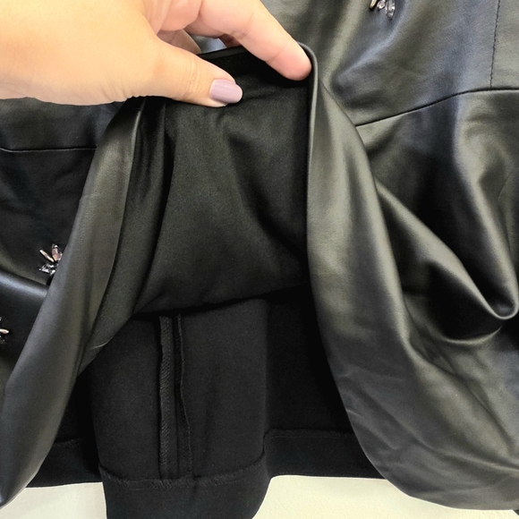 Lane Bryant Black Sleveless Faux Leather Peplum Embellished Top Size14 - Picture 12 of 13